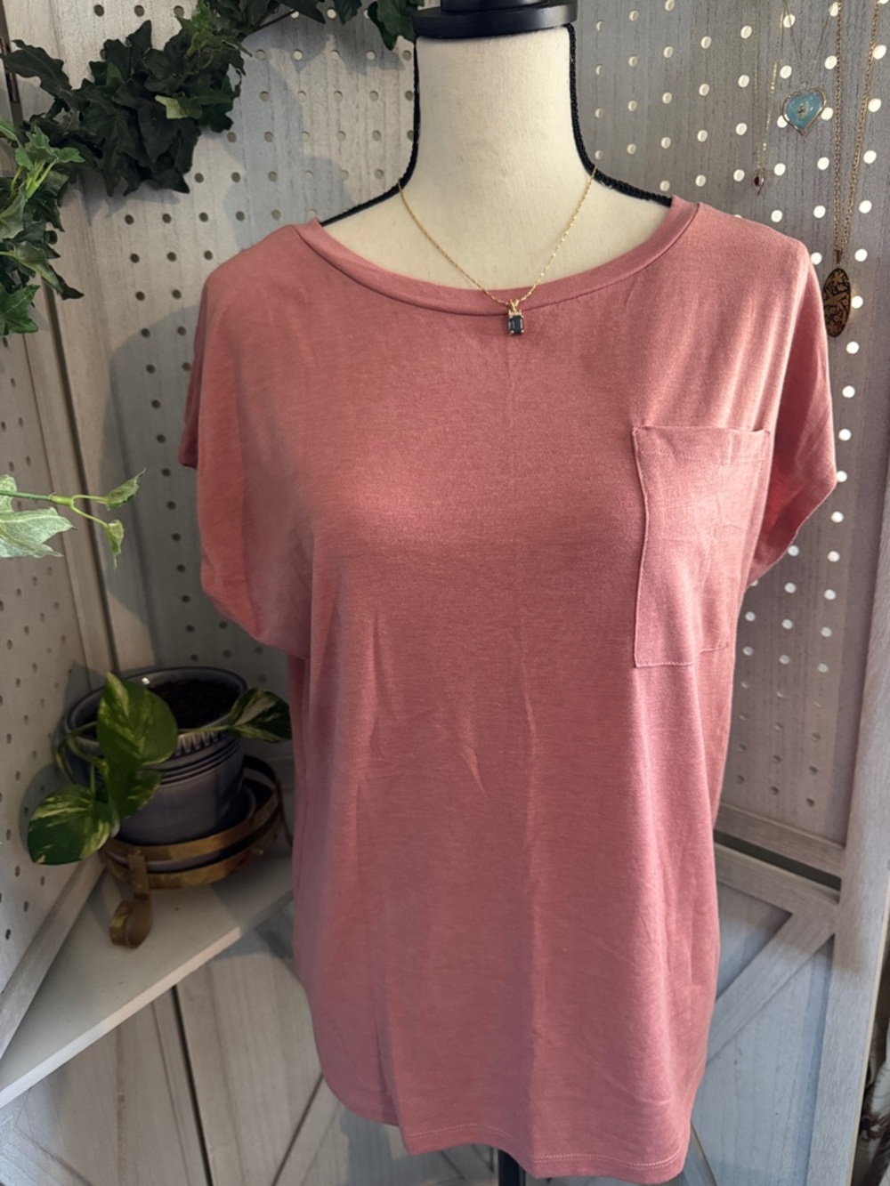 Women's Relaxed Pocket Tee in Dusty Rose